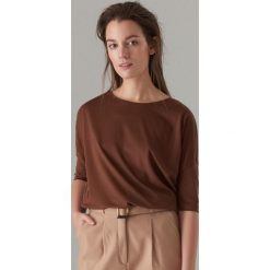 Basicowa bluzka oversize - Brązowy. Pomarańczowe bluzki damskie marki Mohito, s, bez wzorów, bez kołnierzyka, bez rękawów. Za 59,99 zł.