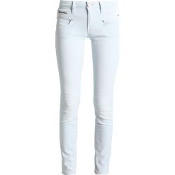 Freeman T. Porter ALEXA Jeans Skinny Fit baby blue. Niebieskie rurki damskie Freeman T. Porter. W wyprzedaży za 341,10 zł.