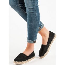 CZARNE ZAMSZOWE ESPADRYLE. Czarne espadryle damskie SMALL SWAN, bez wzorów, z zamszu, bez zapięcia. Za 76,90 zł.