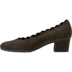 Gabor WIDE FIT Czółenka bottle. Zielone czółenka damskie Gabor, bez wzorów, ze skóry, bez obcasa. Za 499,00 zł.