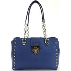 Guess Niebieska Torebka. Niebieskie torebki klasyczne damskie marki Guess, z aplikacjami, eleganckie, bez dodatków. Za 669,00 zł.