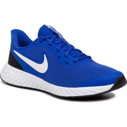 Buty NIKE - Revolution 5 (GS) BQ5671 401 Racer Blue/White/Black. Niebieskie buty sportowe damskie Nike, bez wzorów, ze skóry ekologicznej, sportowe, do biegania, nike revolution. Za 189,00 zł.