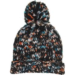 Czapka. Czapki damskie Top Secret, bez wzorów, z dzianiny. W wyprzedaży za 24,99 zł.