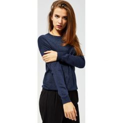 Sweter z metaliczną nitką. Niebieskie swetry damskie Moodo, s, bez wzorów, z wiskozy, klasyczne, z długim rękawem, długie, bez kaptura. Za 69,99 zł.