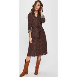 Answear - Sukienka. Pomarańczowe sukienki damskie ANSWEAR, na co dzień, xl, w paski, z wiskozy, casualowe, bez kołnierzyka, z długim rękawem, długie, maxi, proste. W wyprzedaży za 99,90 zł.