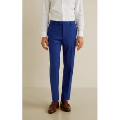 Mango Man - Spodnie Brasilia. Niebieskie spodnie męskie Mango Man, na co dzień, z haftami, z elastanu, casualowe. W wyprzedaży za 139,90 zł.