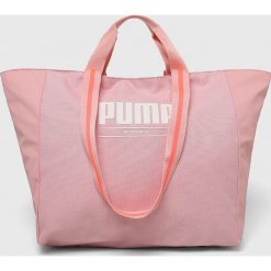 Puma - Torebka. Różowe torby damskie na zakupy Puma, w paski, z poliesteru, na ramię, duże, z nadrukiem, bez dodatków. W wyprzedaży za 79,90 zł.