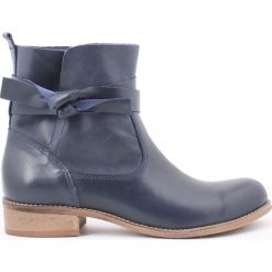 Botki - skóra naturalna - model 458 - kolor granat. Szare botki damskie Zapato, z jeansu, eleganckie, z okrągłym noskiem, bez obcasa, na płaskiej podeszwie, bez zapięcia. W wyprzedaży za 319,20 zł.
