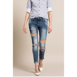 Answear - Jeansy. Niebieskie jeansy damskie ANSWEAR, z aplikacjami, z bawełny. W wyprzedaży za 129,90 zł.