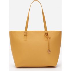 Torba shopper z brelokiem - Żółty. Żółte torby damskie na zakupy House, bez wzorów, z breloczkiem. Za 59,99 zł.