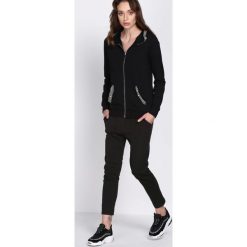 Czarne Spodnie Dresowe Walk Free. Czarne spodnie dresowe damskie Born2be, s, z dresówki. Za 34,99 zł.