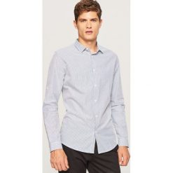 Koszule męskie: Koszula slim fit w paski – Granatowy