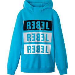 Bluza z kapturem bonprix turkusowy z nadrukiem. Niebieskie bluzy chłopięce bonprix, z nadrukiem, bez rękawów, z kapturem. Za 54,99 zł.