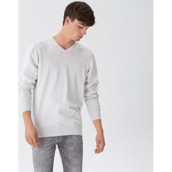 Sweter z dekoltem w serek - Jasny szary. Szare swetry damskie House, xl, bez wzorów, bez rękawów, bez kaptura. Za 79,99 zł.
