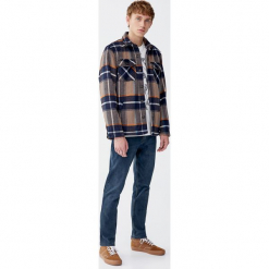Koszula wierzchnia w kratkę z podszewką. Szare koszule męskie na spinki Pull&Bear, m, w kratkę, z długim rękawem. Za 159,00 zł.