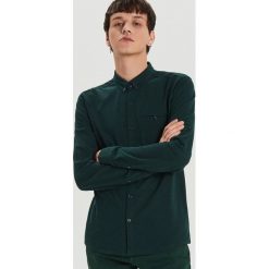 Gładka koszula o kroju slim - Khaki. Brązowe koszule męskie Cropp, s, bez wzorów, bez kołnierzyka, bez rękawów. Za 79,99 zł.