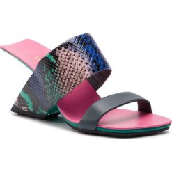 Klapki UNITED NUDE - Loop Hi 1000558816143 Candy Snake. Szare klapki damskie marki United Nude, bez wzorów, ze skóry, bez obcasa, na obcasie. Za 1019,00 zł.