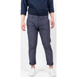 Trussardi Jeans spodnie męskie 52 ciemnoniebieski. Niebieskie jeansy męskie Trussardi Jeans, s, bez wzorów, eleganckie. W wyprzedaży za 349,00 zł.