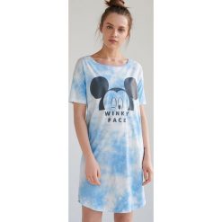 Koszula nocna Mickey Mouse - Niebieski. Niebieskie koszule nocne damskie Reserved, s, z motywem z bajki, bez kołnierzyka, bez rękawów. W wyprzedaży za 39,99 zł.