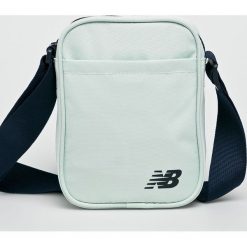 New Balance - Saszetka. Zielone saszetki damskie New Balance, w paski, z poliesteru, bez dodatków. W wyprzedaży za 79,90 zł.