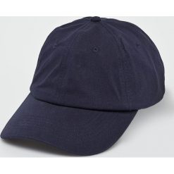 True Spin - Czapka Tuned Round Visor Plains. Czarne czapki z daszkiem damskie True Spin, z bawełny. W wyprzedaży za 49,90 zł.