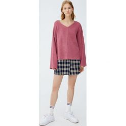 Sweter typu multiway. Szare swetry klasyczne damskie marki Pull&Bear. Za 48,90 zł.