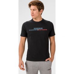 Napapijri Sastia Koszulka Czarny. Czarne podkoszulki męskie Napapijri, xl, z nadrukiem, z bawełny, z krótkim rękawem. Za 181,95 zł.