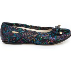 Płaskie balerinki z kokardką - skóra naturalna - model 012 - kolor indian. Baleriny damskie Zapato, bez wzorów, ze skóry, bez obcasa, na płaskiej podeszwie. W wyprzedaży za 173,40 zł.