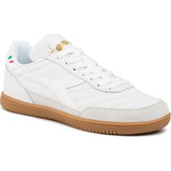 Sneakersy DIADORA - Gold Indoor D501.174822-20006 White. Białe sneakersy męskie Diadora, na co dzień, bez wzorów, ze skóry, klasyczne, bez zapięcia. W wyprzedaży za 209,00 zł.