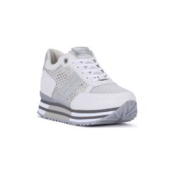 Buty Apepazza RICCARDA. Białe trampki i tenisówki damskie Apepazza, bez wzorów, bez zapięcia. Za 559,62 zł.