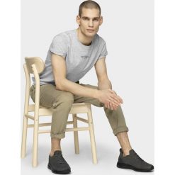 T-shirt męski TSM602 - chłodny jasny szary melanż - Outhorn. Szare koszulki męskie Outhorn, m, bez wzorów, bez kołnierzyka. Za 34,99 zł.
