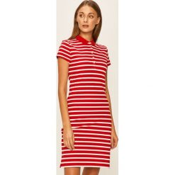 Tommy Hilfiger - Sukienka. Czerwone sukienki damskie TOMMY HILFIGER, na co dzień, s, bez wzorów, z elastanu, casualowe, bez kołnierzyka, z krótkim rękawem, krótkie, mini, proste. W wyprzedaży za 359,90 zł.