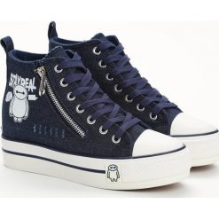 Granatowe Sneakersy Baymax. Niebieskie sneakersy damskie Born2be, z denimu. Za 49,99 zł.