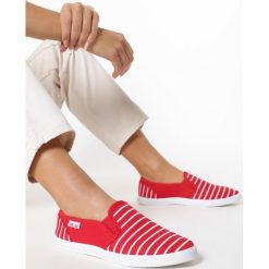 Czerwone Tenisówki Mitchel. Czerwone trampki i tenisówki damskie Born2be, bez wzorów, bez zapięcia. W wyprzedaży za 39,99 zł.