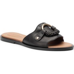 Klapki SEE BY CHLOÉ - SB33050A Natural Calf 999 Nero. Czarne klapki damskie See by Chloé, bez wzorów, ze skóry, bez obcasa. W wyprzedaży za 959,00 zł.