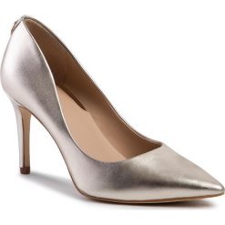 Szpilki GUESS - Bennie15 FL5BE5 LEM08 PLATI. Żółte półbuty damskie Guess, z aplikacjami, ze skóry ekologicznej, eleganckie, bez obcasa, na obcasie, bez zapięcia. Za 589,00 zł.