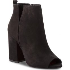 Botki CARINII - B4330 360-000-000-C00. Czarne buty zimowe damskie marki Carinii, z nubiku, na obcasie. W wyprzedaży za 249,00 zł.
