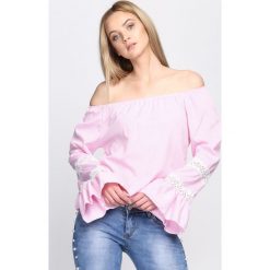 Różowa Bluzka Blue Lipstick. Różowe bluzki damskie Born2be, m, w paski, z koronki. Za 119,99 zł.