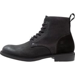 GStar WARTH MID Botki sznurowane black. Czarne botki męskie marki G-Star, z materiału, na sznurówki. W wyprzedaży za 447,85 zł.