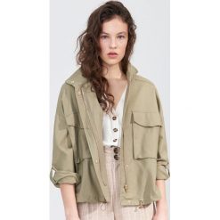 Lekka kurtka khaki - Zielony. Zielone kurtki damskie Sinsay, s, bez wzorów, bez kaptura. Za 99,99 zł.