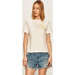 Calvin Klein Jeans - T-shirt. Białe bluzki damskie Calvin Klein Jeans, s, z nadrukiem, z bawełny, casualowe, z okrągłym kołnierzem, z krótkim rękawem. W wyprzedaży za 129,90 zł.