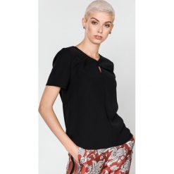 Tommy Hilfiger Jacky Top Czarny. Czarne bluzki damskie TOMMY HILFIGER, xs, bez wzorów, z poliesteru, bez kołnierzyka, z krótkim rękawem. Za 498,95 zł.