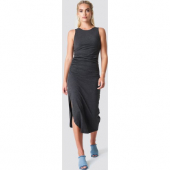 NA-KD Trend Sukienka z marszczeniem z boku - Black. Białe sukienki na komunię marki NA-KD Trend, w paski, z poliesteru, z klasycznym kołnierzykiem, midi. Za 100,95 zł.