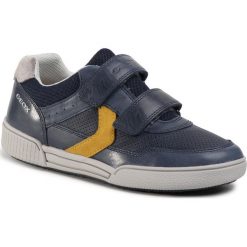 Sneakersy GEOX - J Poseido B. A J02BCA 0CLME C4229 D Navy/Dl Yellow. Niebieskie trampki chłopięce Geox, bez wzorów, z zamszu, na rzepy. Za 329,00 zł.