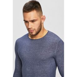 Guess Jeans - Sweter. Niebieskie swetry męskie Guess Jeans, xl, z aplikacjami, z bawełny, z okrągłym kołnierzem, bez kaptura. W wyprzedaży za 129,90 zł.
