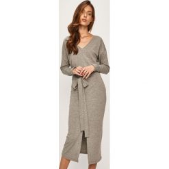 Answear - Sukienka. Czarne sukienki damskie ANSWEAR, s, w paski, z elastanu, bez kołnierzyka, bez rękawów, midi, dopasowane. W wyprzedaży za 69,90 zł.