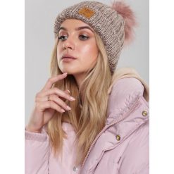 Beżowa Czapka Opefind. Brązowe czapki damskie Renee, z aplikacjami, z tkaniny. Za 59,99 zł.