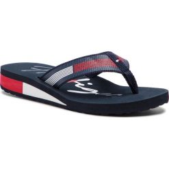 Japonki TOMMY HILFIGER - Corporate Flag Beach Sandal FW0FW03650 Rwb 020. Niebieskie klapki damskie TOMMY HILFIGER, bez wzorów, z tworzywa sztucznego, bez obcasa. W wyprzedaży za 129,00 zł.