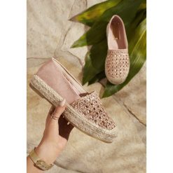 Różowe Espadryle Adoring. Żółte espadryle damskie Renee, bez wzorów, z materiału, bez obcasa, na płaskiej podeszwie. Za 89,99 zł.