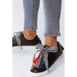 Czarne Buty Sportowe Visceral. Czarne buty sportowe damskie Multu, bez wzorów, sportowe. Za 34,99 zł.